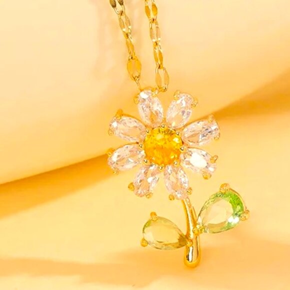 CRYSTAL FLOWER NECKLACE SET WITH CLEAR, GREEN AND YELLOW CRYSTALS - Picture 1 of 1